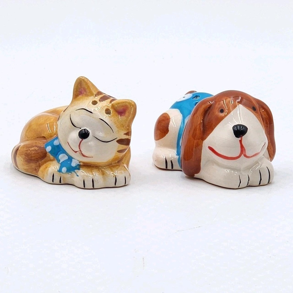 Collectible Ceramic Cat & Dog Salt & Pepper Shaker Set Anthropomorphic Novelty